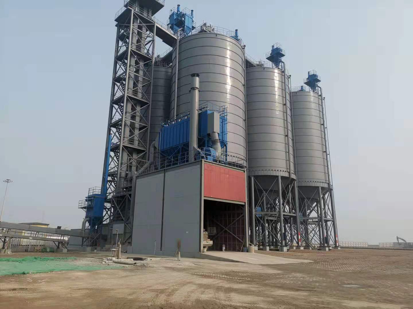 潍坊港六座3500吨全钢焊接水泥中转储存库